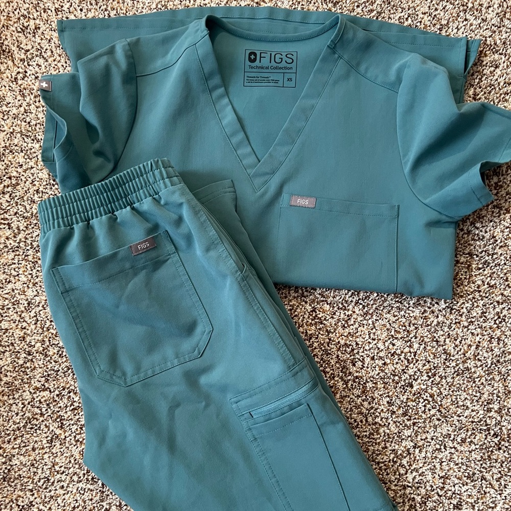 Hydro green FIGS scrub set XS/P PANTS and XS TOP